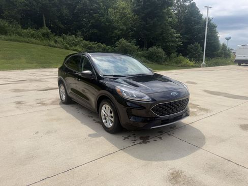 Used 2022 Ford Escape SE w/ Cold Weather Package FWD image 4