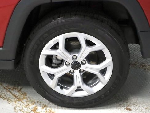 Used 2025 Jeep Compass Latitude image 18