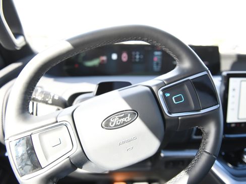 New 2026 Ford Expedition Platinum image 28