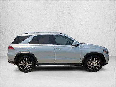 Used 2025 Mercedes-Benz GLE 450e 4MATIC image 4