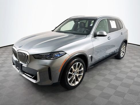 Used 2024 BMW X5 xDrive40i AWD/4WD image 3