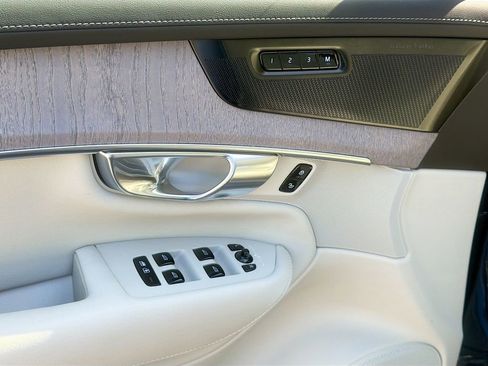 New 2026 Volvo XC90 T8 Ultra w/ Protection Package AWD/4WD image 18