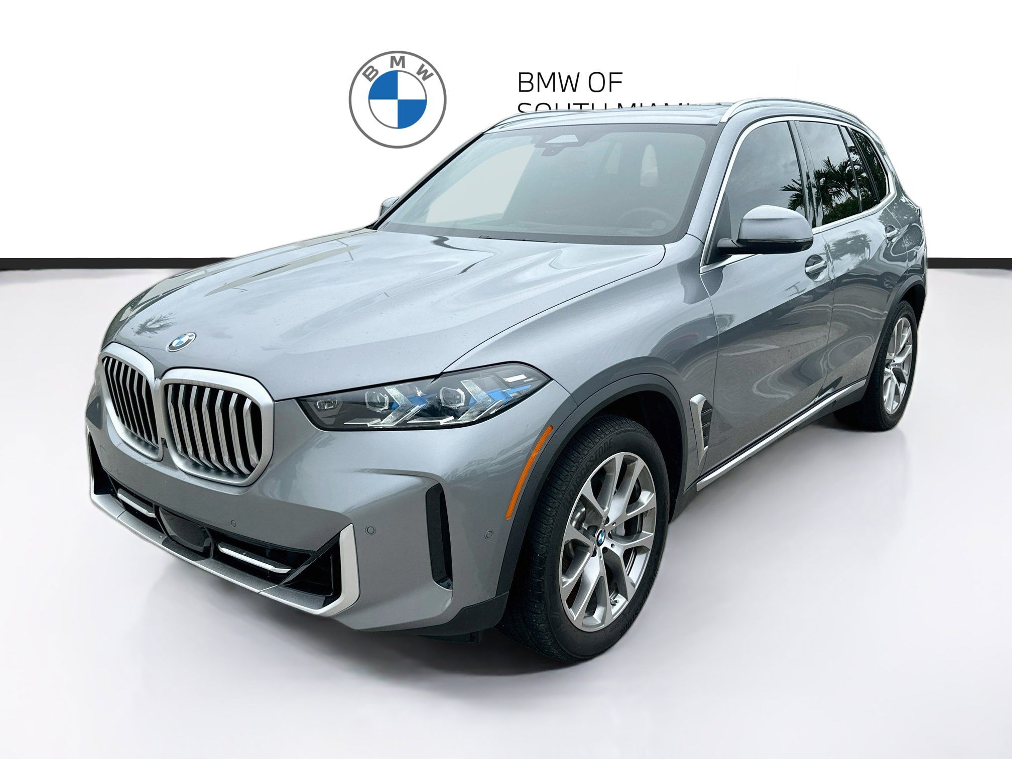 Certified 2025 BMW X5 xDrive40i w/ Premium Package AWD/4WD image 3