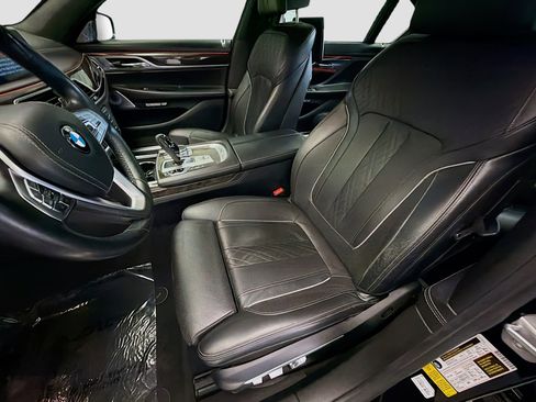 Used 2016 BMW 750i RWD image 11