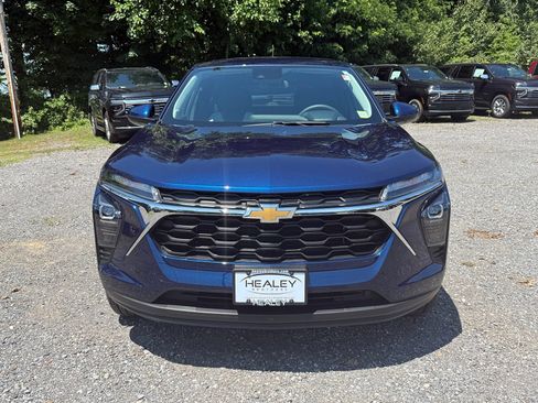 Used 2024 Chevrolet Trax LS w/ LS Convenience Package FWD image 2