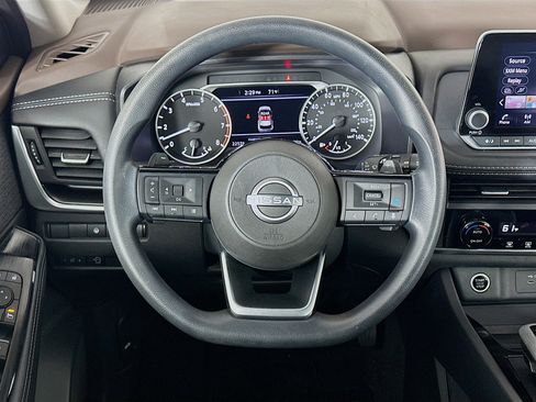 Used 2023 Nissan Rogue SV image 18