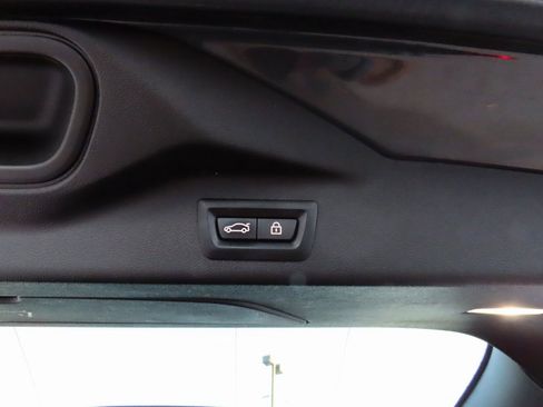 Used 2021 BMW X7 M50i image 22