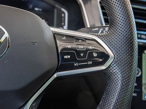 Used 2024 Volkswagen Tiguan SEL R-Line image 10