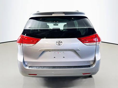 Used 2014 Toyota Sienna LE FWD image 6