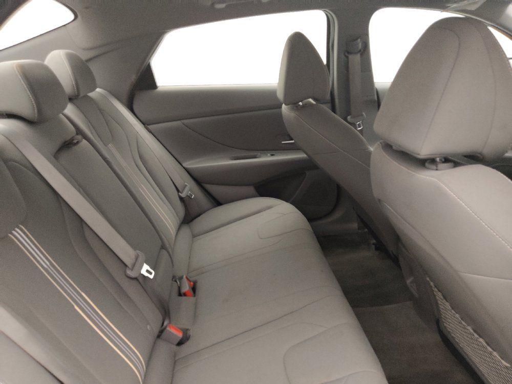 Used 2025 Hyundai Elantra SEL FWD image 19