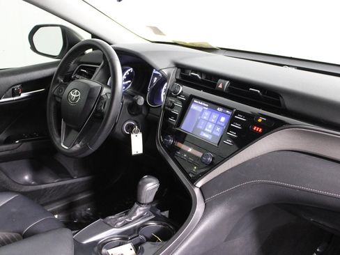 Used 2019 Toyota Camry SE FWD image 22