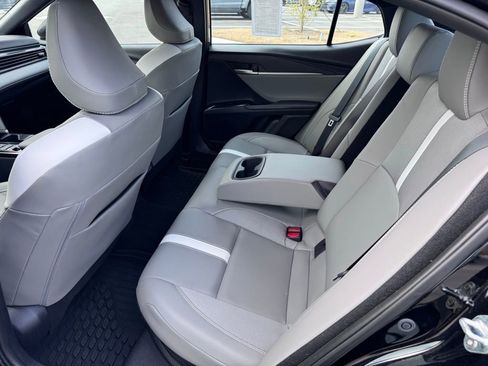 Used 2025 Toyota Camry SE image 31