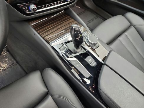 Used 2018 BMW 530e image 11