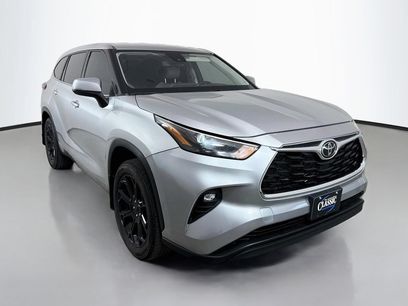 Used 2023 Toyota Highlander LE