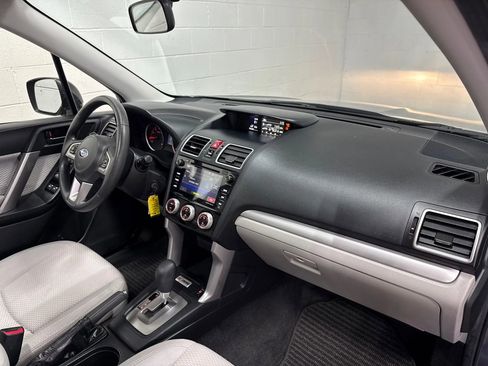 Used 2017 Subaru Forester 2.5i Premium w/ All-Weather Package image 9