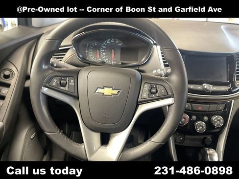 Used 2020 Chevrolet Trax Premier AWD/4WD image 21
