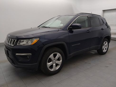 Used 2018 Jeep Compass Latitude w/ Cold Weather Group AWD/4WD image 2