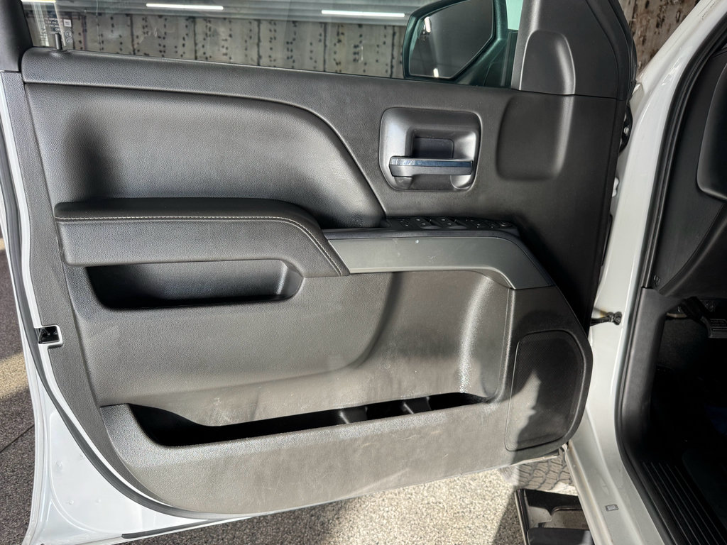 Used 2018 Chevrolet Silverado 1500 LT w/ LT Convenience Package AWD/4WD image 15