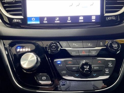 Used 2025 Chrysler Pacifica Select FWD image 33