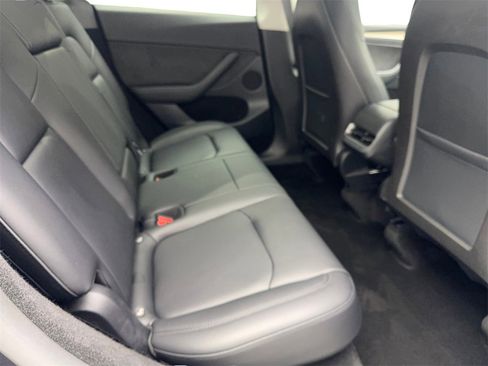 Used 2024 Tesla Model Y Long Range image 38