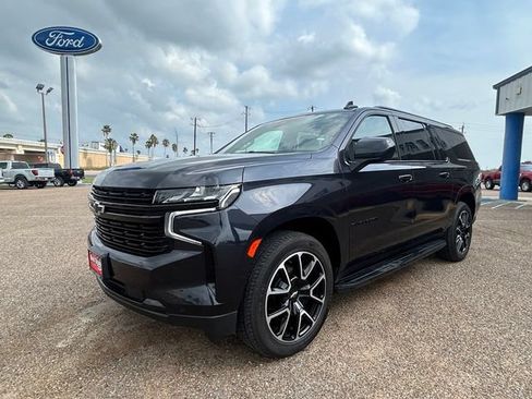 Used 2024 Chevrolet Suburban RST RWD image 3