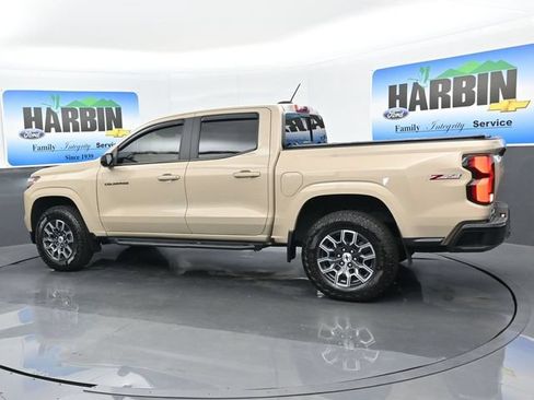 Used 2024 Chevrolet Colorado Z71 w/ Z71 Convenience Package 2 AWD/4WD image 3