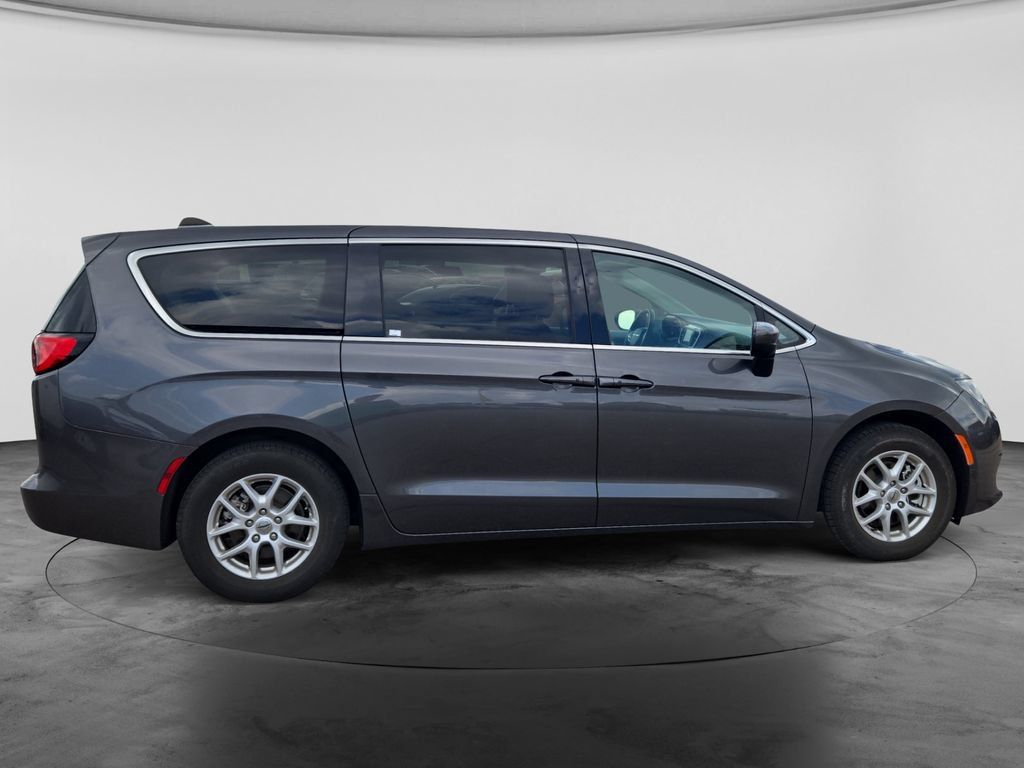 Used 2023 Chrysler Voyager LX FWD image 11