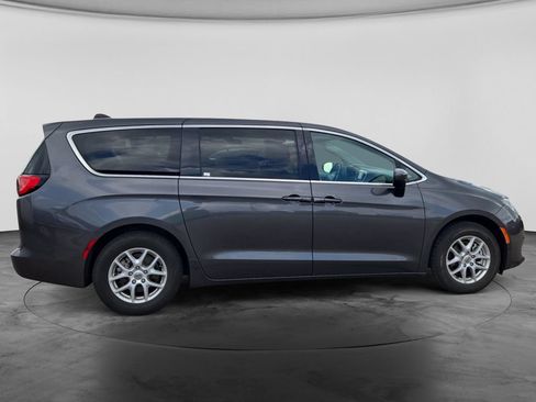 Used 2023 Chrysler Voyager LX FWD image 11