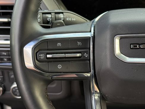Used 2025 GMC Yukon XL Denali AWD/4WD image 18