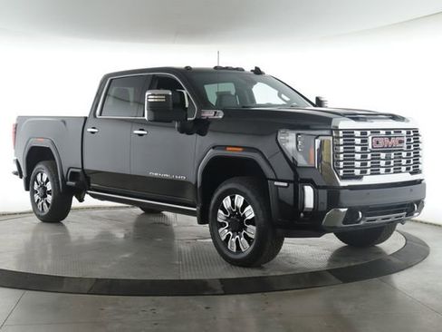 Used 2024 GMC Sierra 2500 Denali w/ Denali Reserve Package AWD/4WD image 2