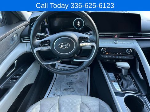 Used 2022 Hyundai Elantra Limited FWD image 12