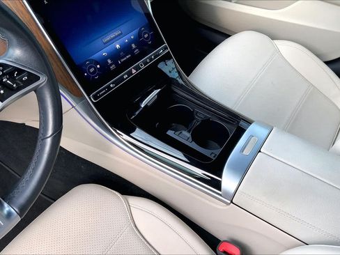 Used 2023 Mercedes-Benz C 300 Sedan image 16