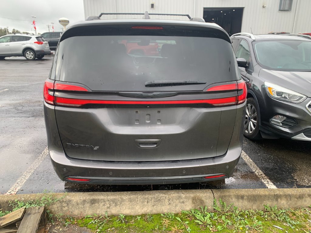 Used 2021 Chrysler Pacifica Touring-L w/ Uconnect Theater Family Group FWD image 3