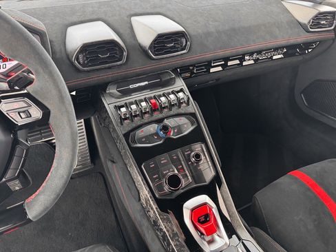 Used 2018 Lamborghini Huracan Performante AWD/4WD image 21