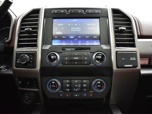 Used 2020 Ford F350 Platinum w/ Tremor Off-Road Package image 16