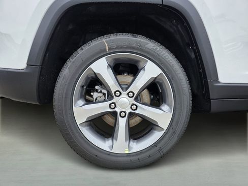 New 2026 Jeep Grand Cherokee Limited RWD image 6