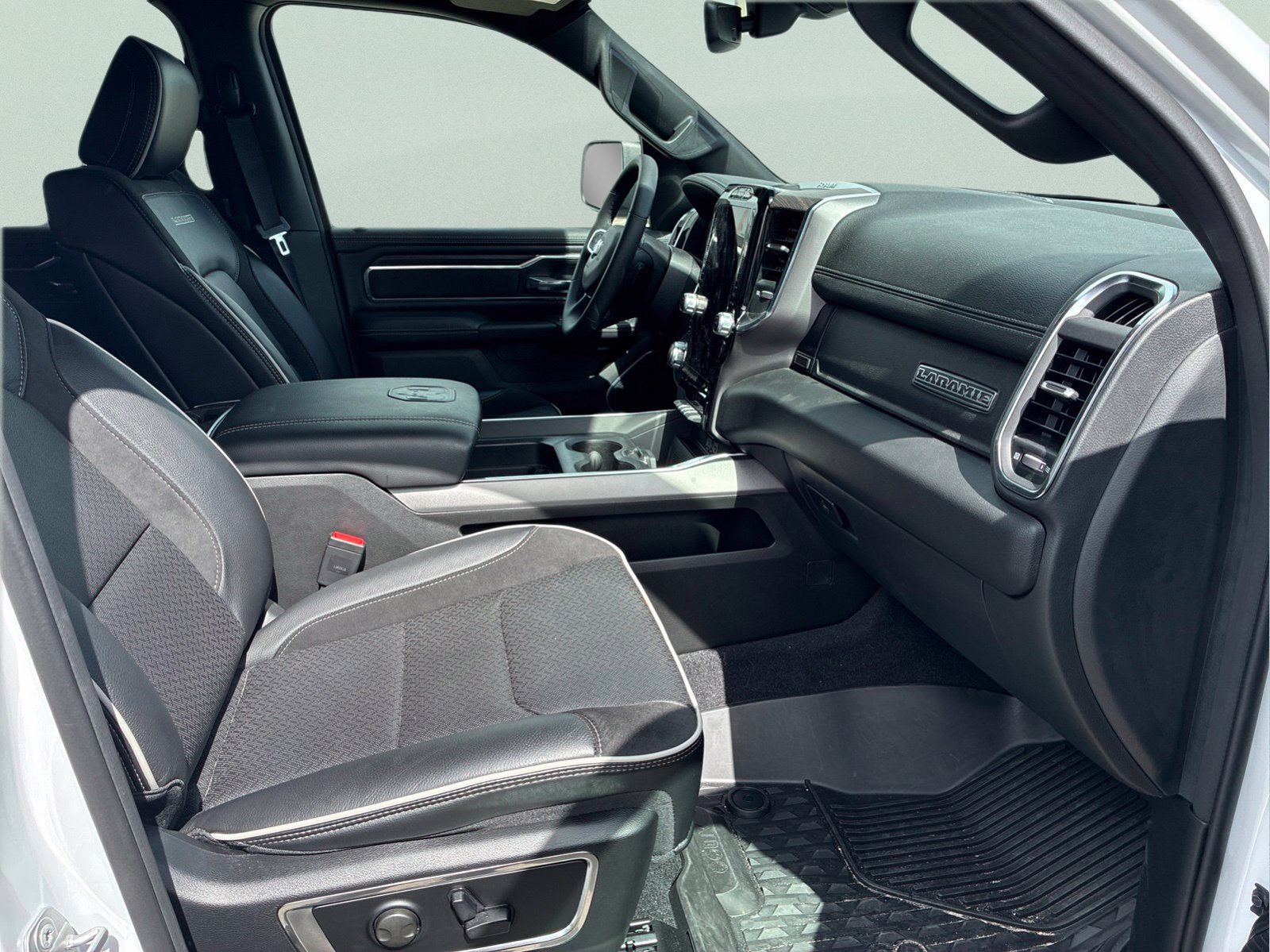 Used 2026 RAM 1500 Laramie w/ Sport Appearance Package AWD/4WD image 12