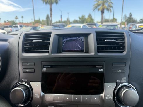 Used 2012 Toyota Highlander 4WD image 19