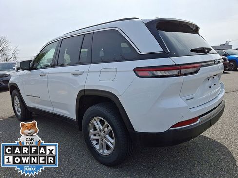 Used 2023 Jeep Grand Cherokee Laredo image 4