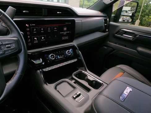 Used 2024 GMC Sierra 2500 AT4 w/ AT4 Premium Plus Package AWD/4WD image 37
