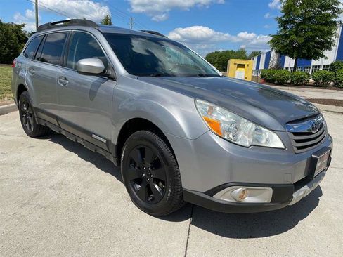 Used 2011 Subaru Outback 3.6R Limited w/ PWR Moonroof Pkg AWD/4WD image 3