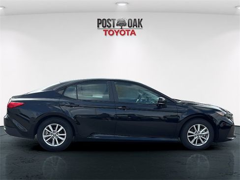 Used 2025 Toyota Camry LE image 8