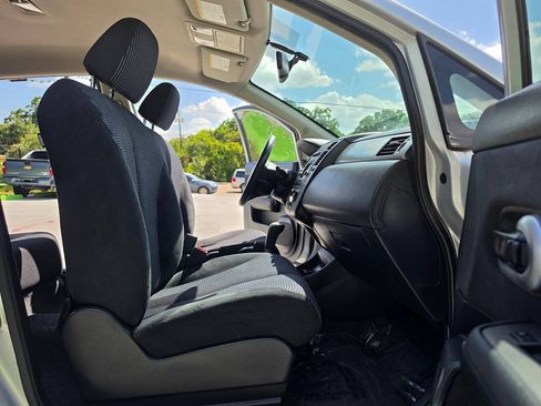 Used 2012 Nissan Versa Hatchback w/ SL Navigation Pkg FWD image 31