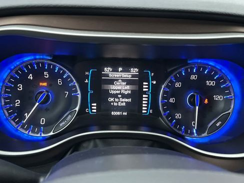 Used 2017 Chrysler Pacifica Touring-L image 25