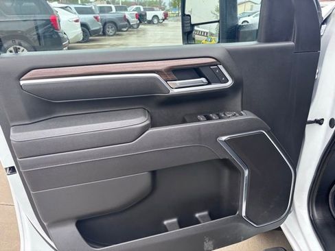 Used 2025 Chevrolet Silverado 2500 LT AWD/4WD image 15