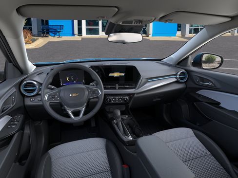 New 2026 Chevrolet Trax LT w/ Driver Confidence Package FWD image 15