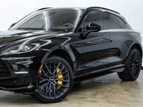 Used 2023 Aston Martin DBX 707 image 3