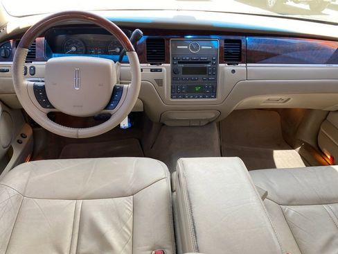 Used 2008 Lincoln Town Car Signature Limited RWD image 5