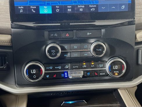 Used 2024 Ford Expedition Max Limited image 24