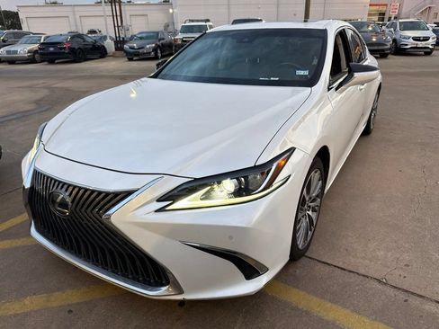 Used 2020 Lexus ES 350 w/ Premium Package FWD image 2